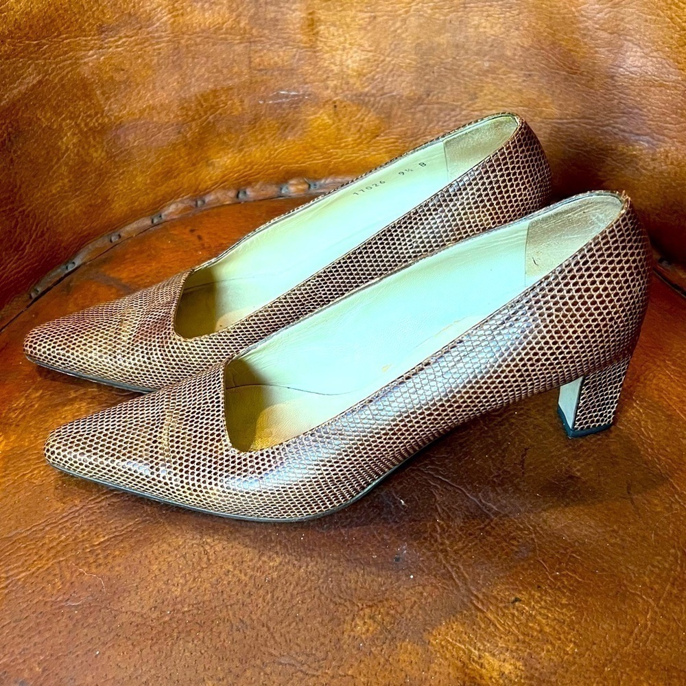 BOTTEGA VENETA Tan Embossed Leather Pumps Size 9.5B - Picture 1 of 9